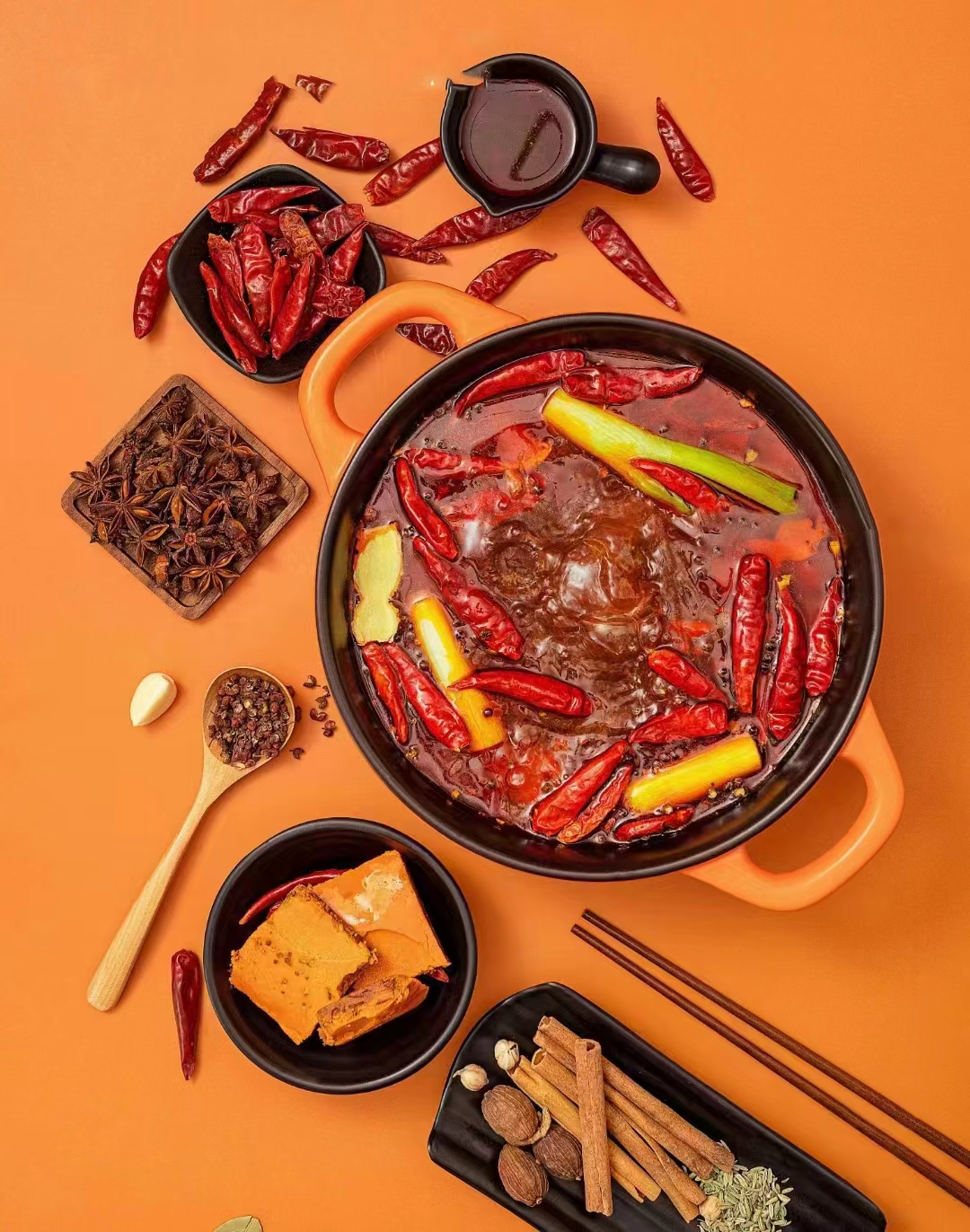 火鍋底料怎麽弄好吃 火鍋底(dǐ)料(liào)怎麽(me)弄好吃