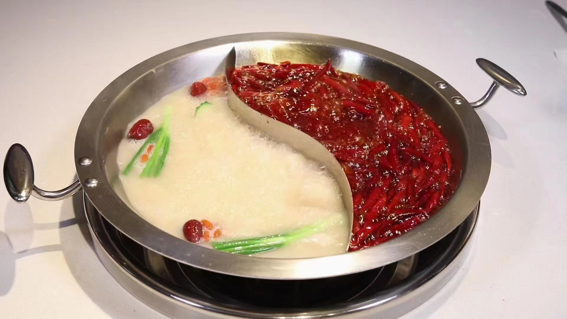 火鍋底料批發廠家『川(chuān)禾(hé)川調』 火鍋(guō)底料批發廠(chǎng)家『川禾川調』